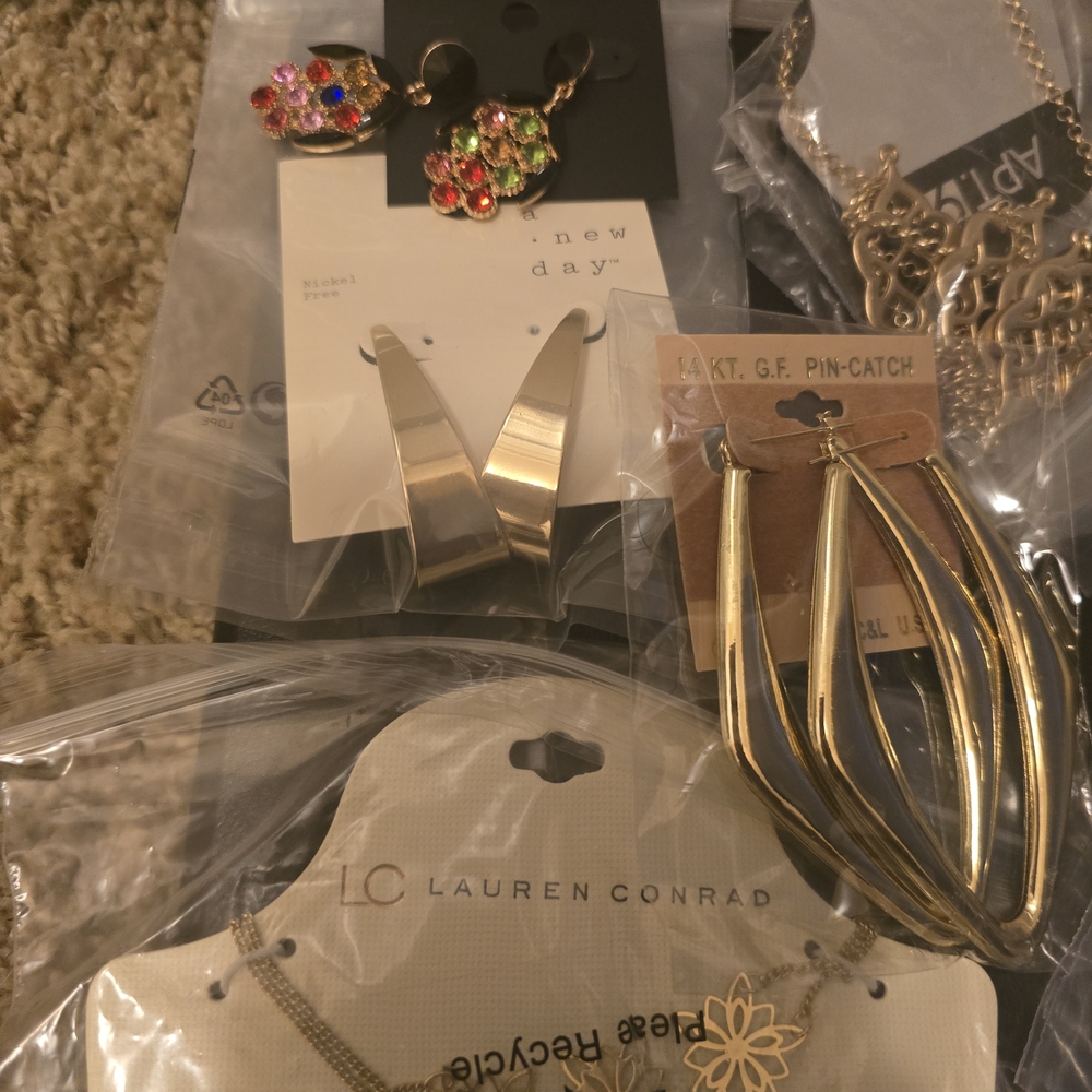 Fashion Jewelry Bundle - Picture 5 of 6